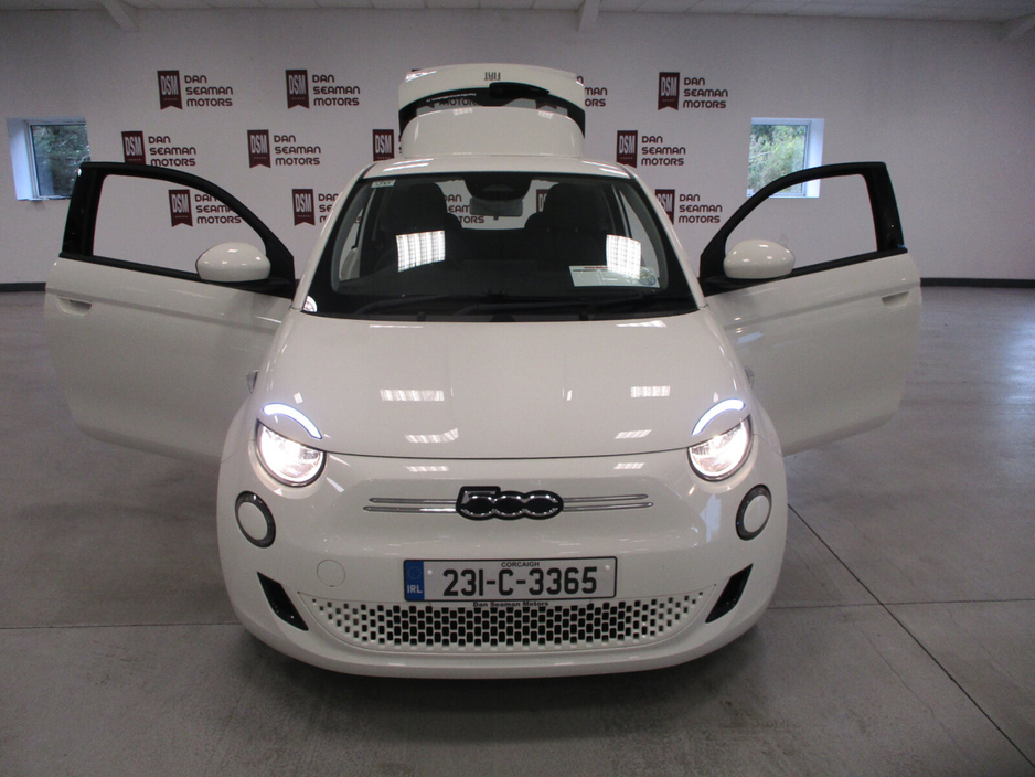 2023 Fiat 500 - image 11