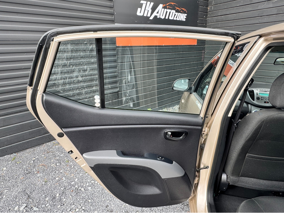 2011 Hyundai i10 - image 14