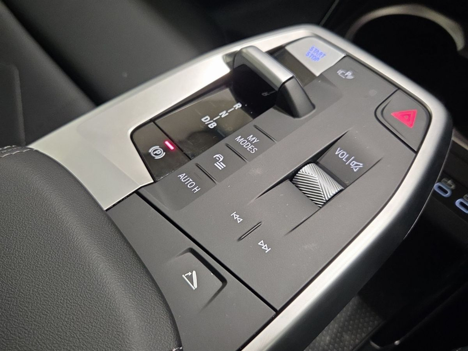 2025 BMW iX1 - image 10