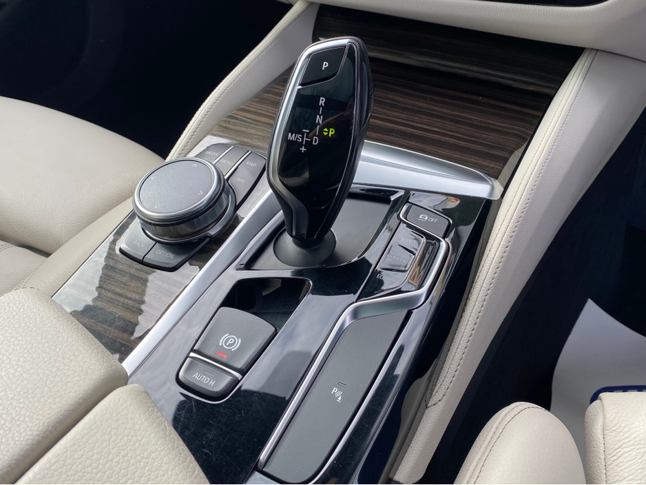 2018 BMW 5 Series - image 10