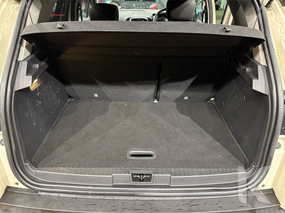 2020 Renault Captur WHITE/BLACK TWO TONE - FACTORY ALLOYS - HALF LEATHER - REVERSE CAMERA €16,950