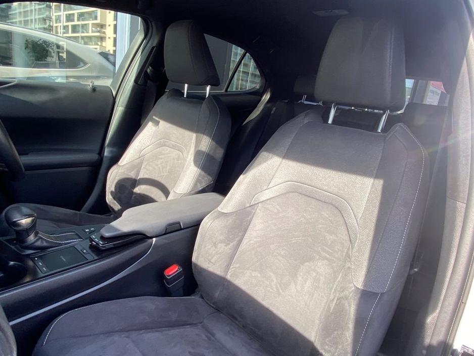 2020 Lexus UX 250 H - image 16