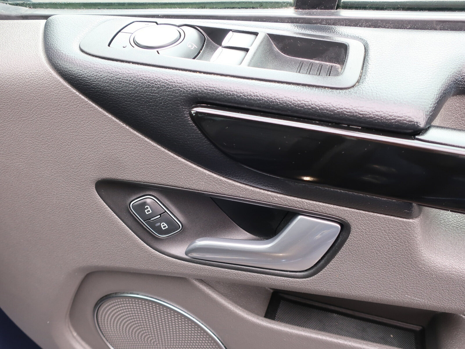 2023 Ford Tourneo - image 16