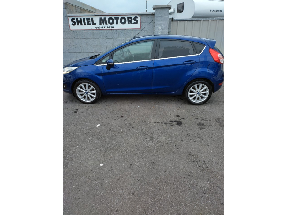 2016 Ford Fiesta - image 5