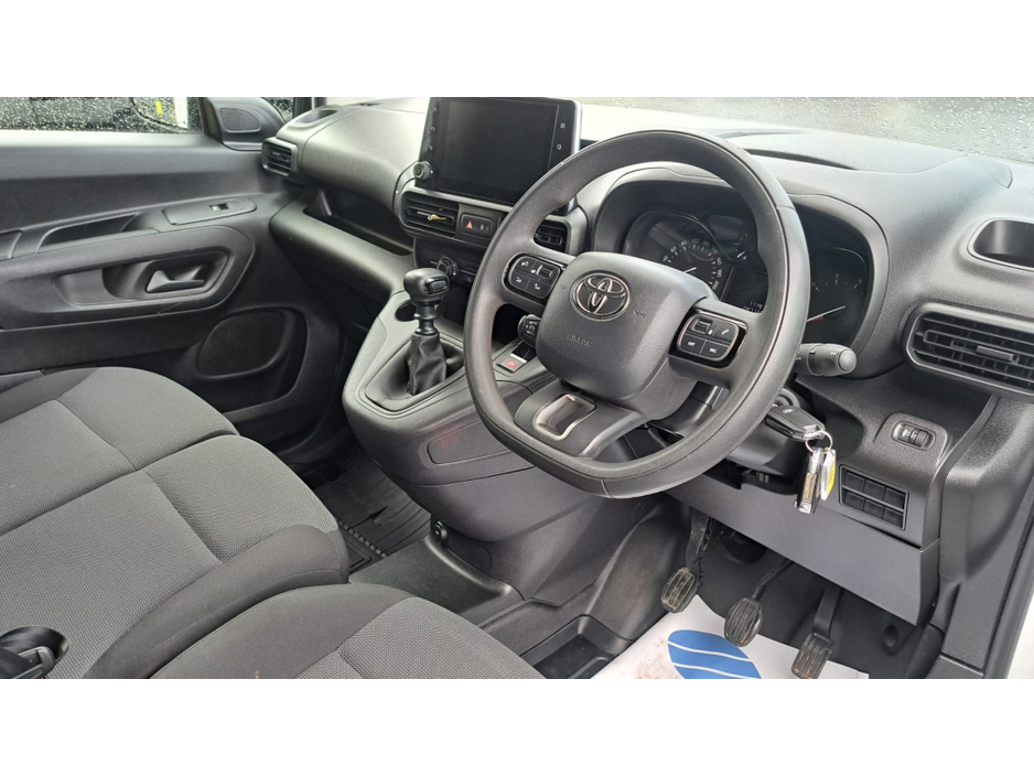 2022 Toyota Proace PR 1.5 GX SWB  **3 SEATER VAN** €16,950