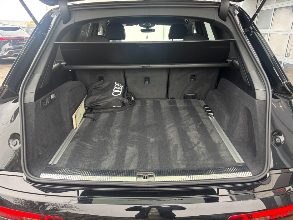 2023 Audi Q7 - image 22