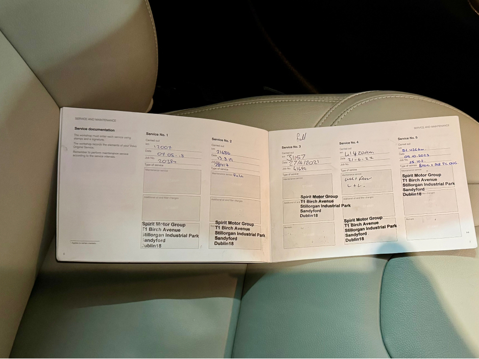 2017 Volvo V40 - image 25