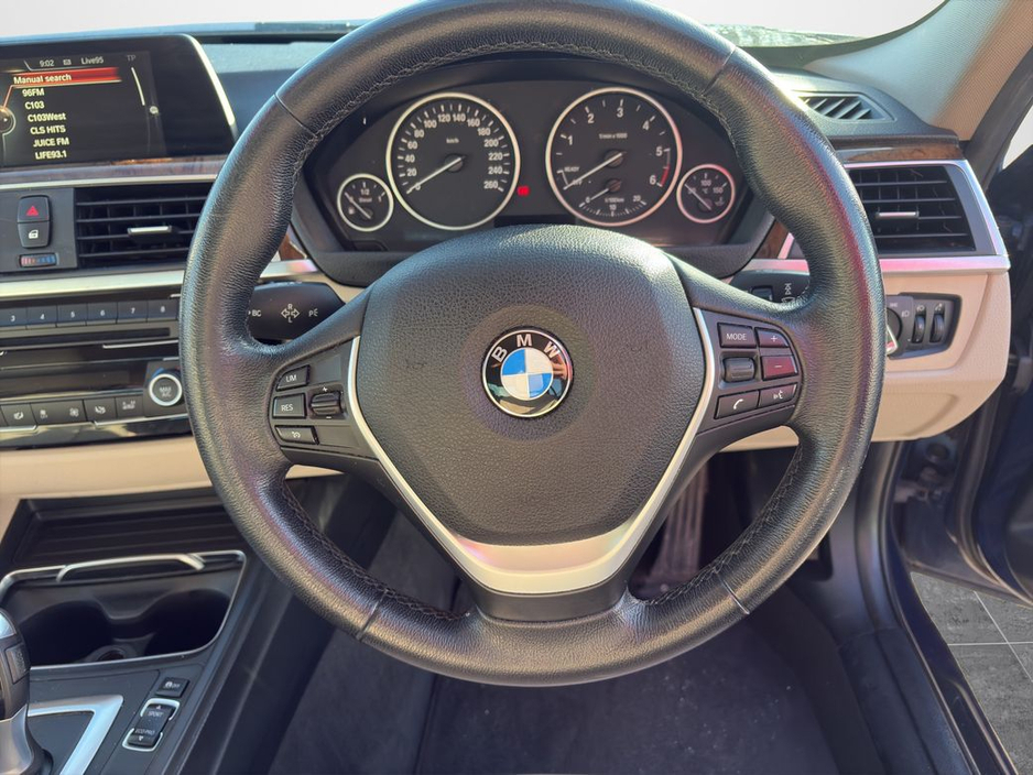 2017 BMW 3 Series - image 10