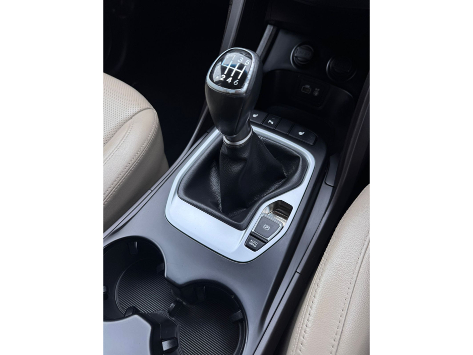 2016 Hyundai Santa Fe - image 24