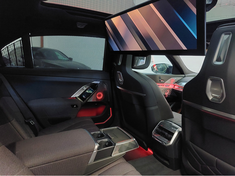 2024 BMW i7 - image 12