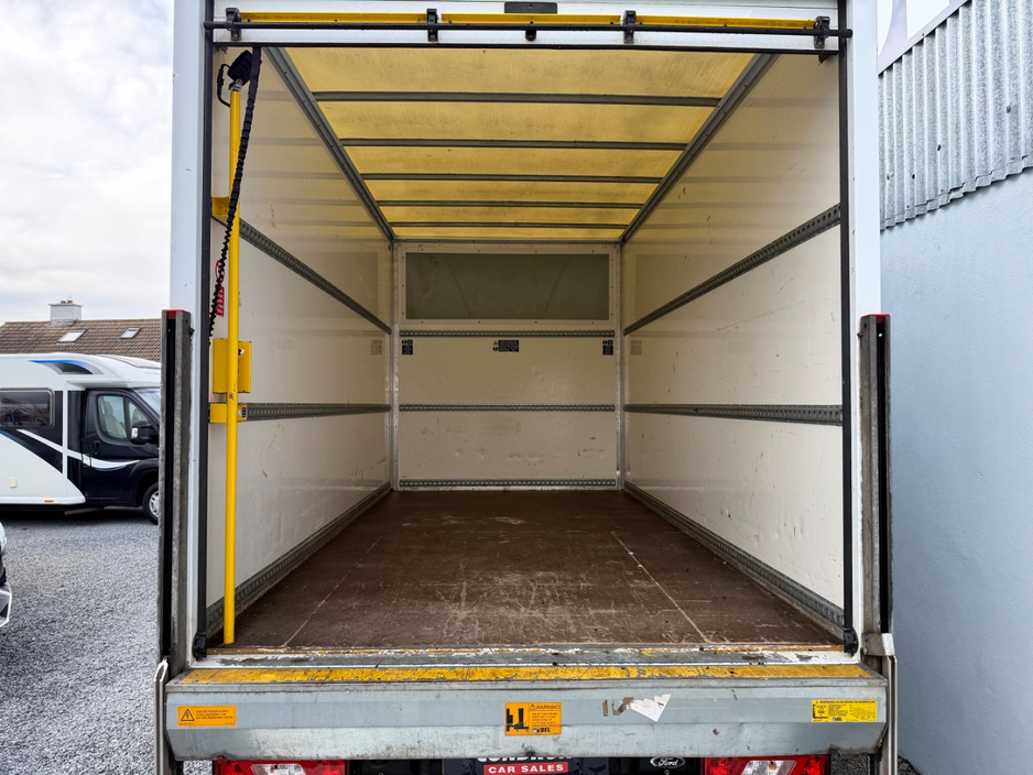 2022 Ford Transit - image 9