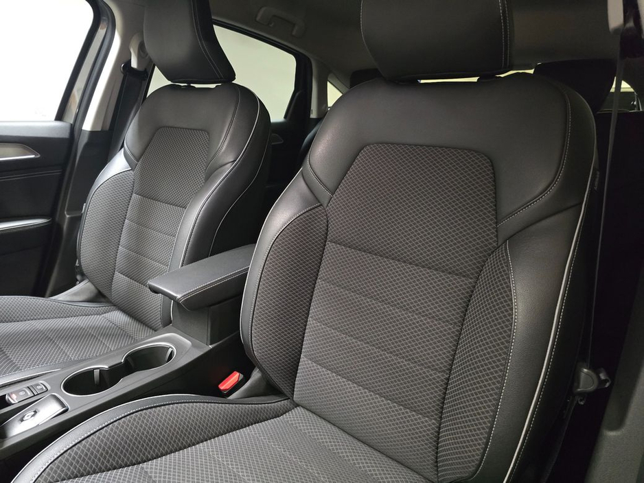 2023 Renault Arkana - image 9