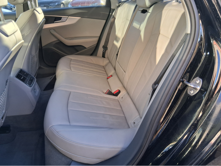 2017 Audi A4 - image 4