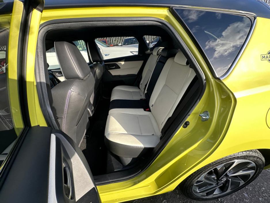 2016 Toyota Auris - image 14