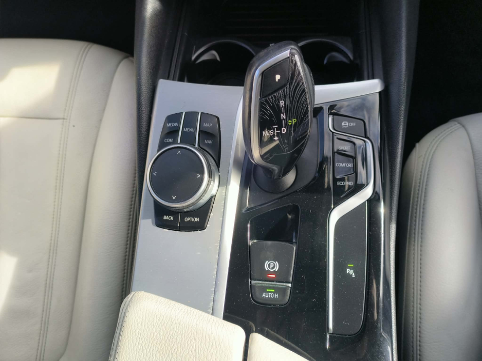 2017 BMW 5 Series - image 13