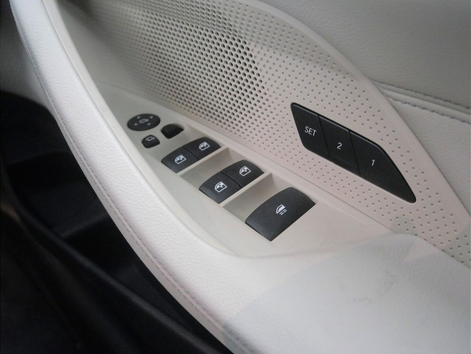 2025 BMW 4 Series - image 21