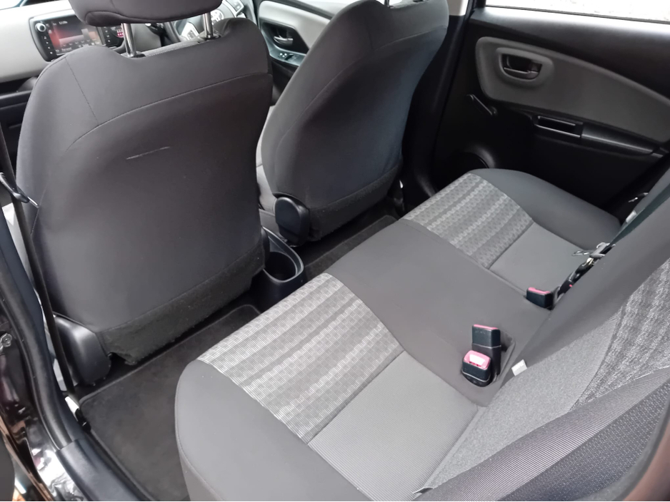 2016 Toyota Yaris - image 11