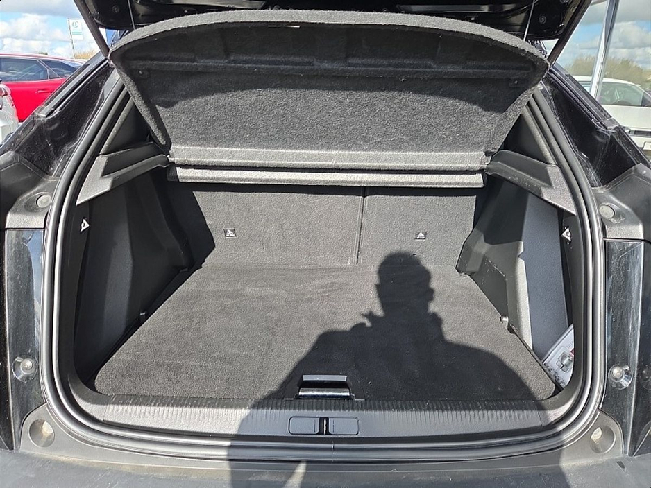 2023 Peugeot 2008 - image 11