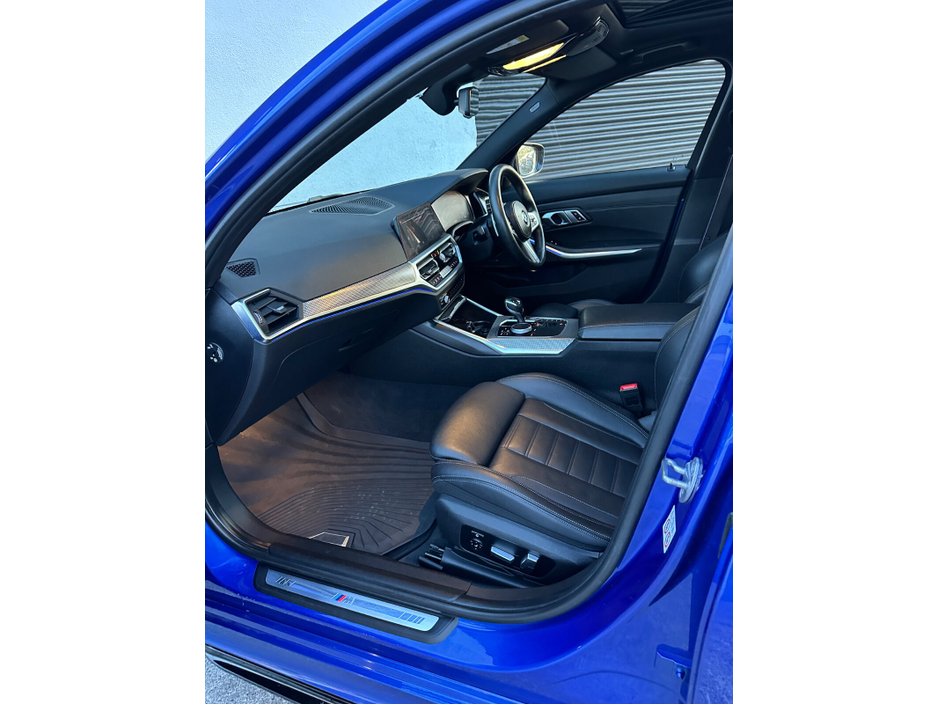 2019 BMW 3 Series - image 32