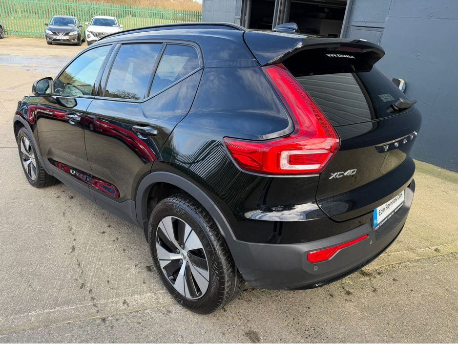 2023 Volvo XC40 - image 6