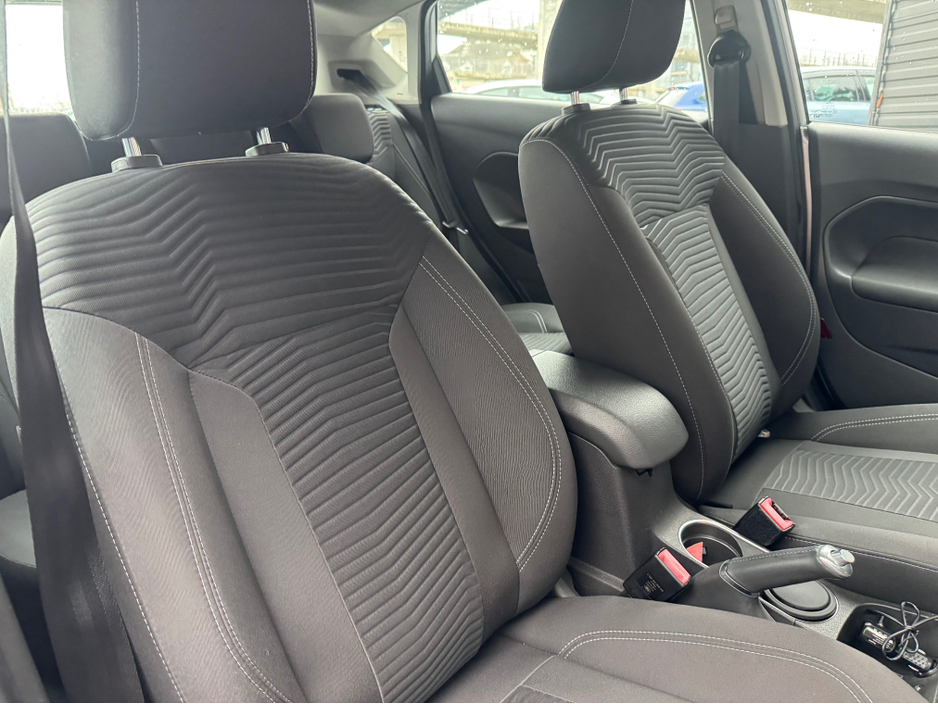 2014 Ford Fiesta - image 10