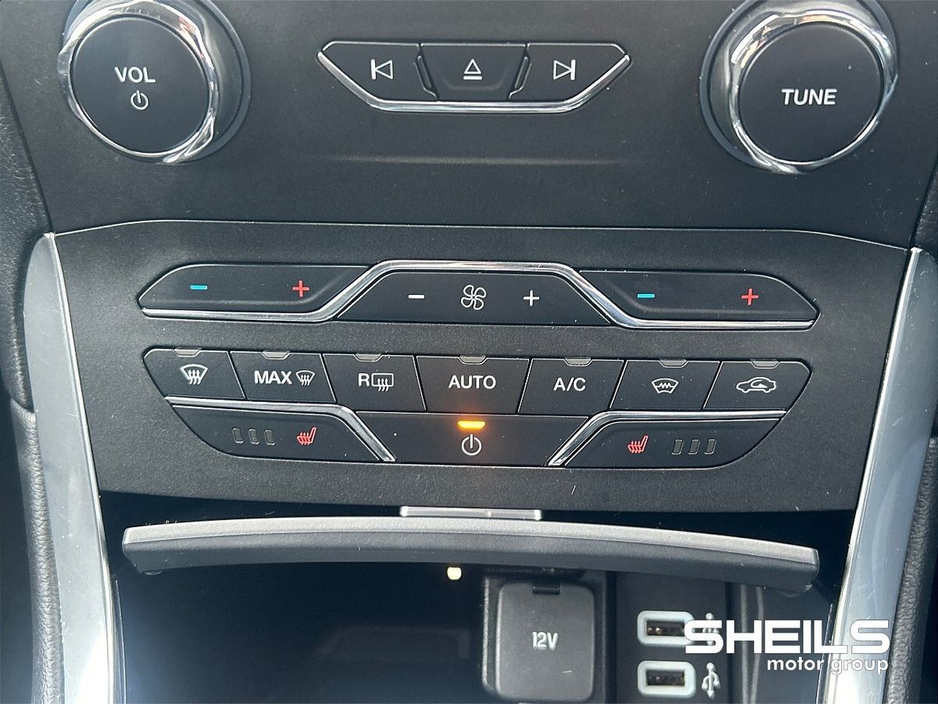 2017 Ford Galaxy - image 17