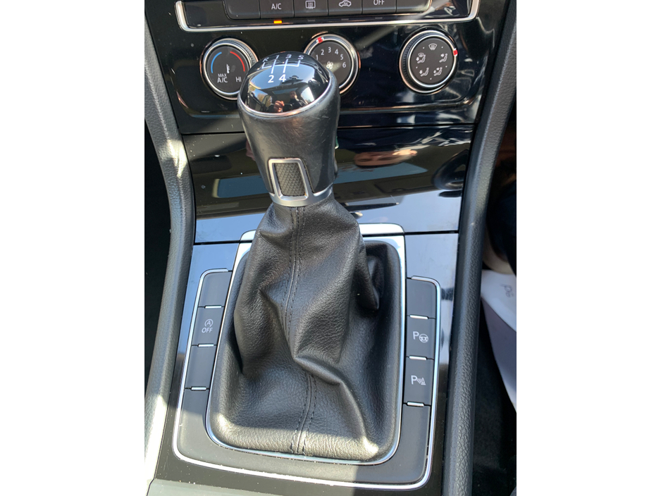 2014 Volkswagen Golf - image 18