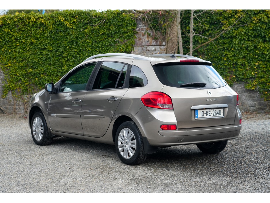 2010 Renault Clio - image 3