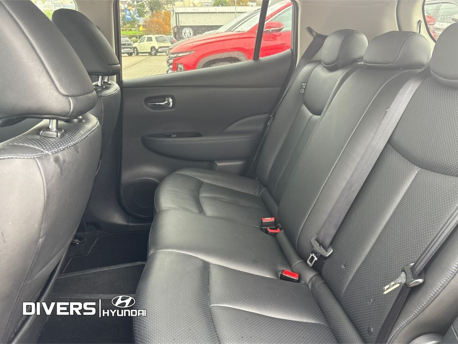 2017 Nissan Leaf - image 11