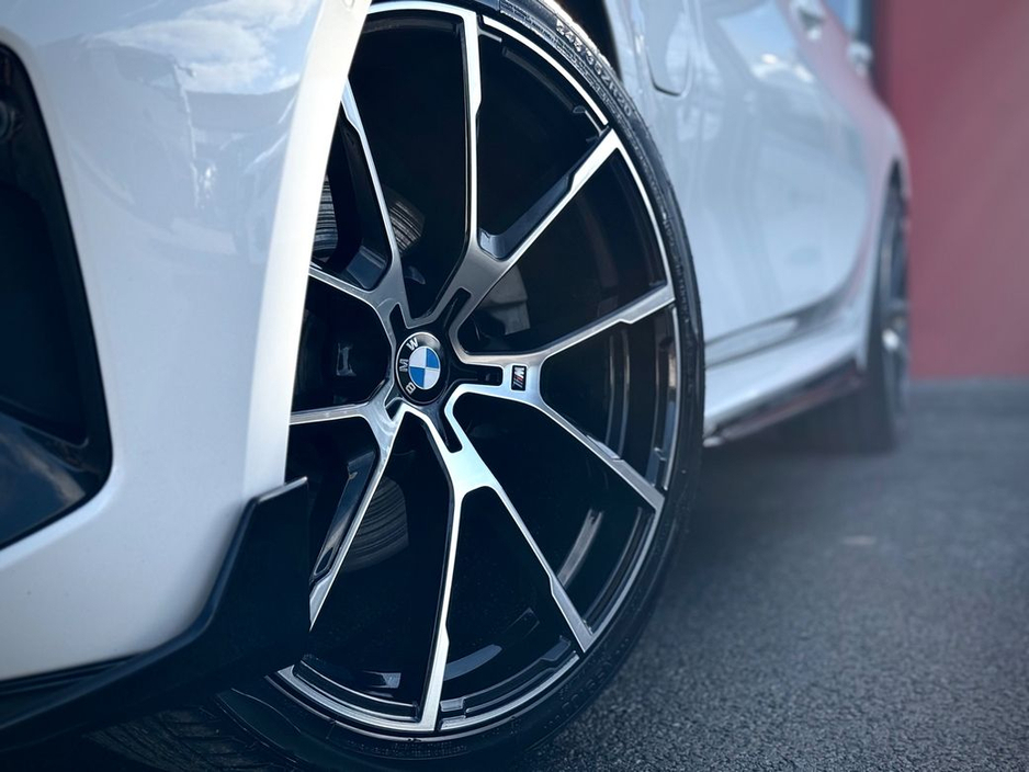 2025 BMW 3 Series - image 20