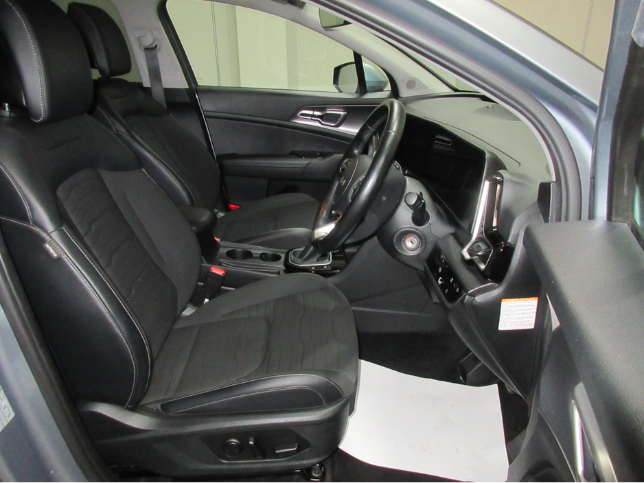 2023 Kia Sportage - image 11