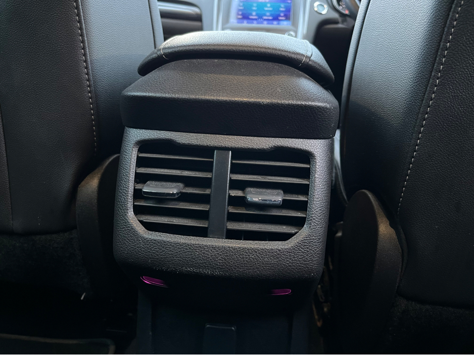 2020 Ford Mondeo - image 24