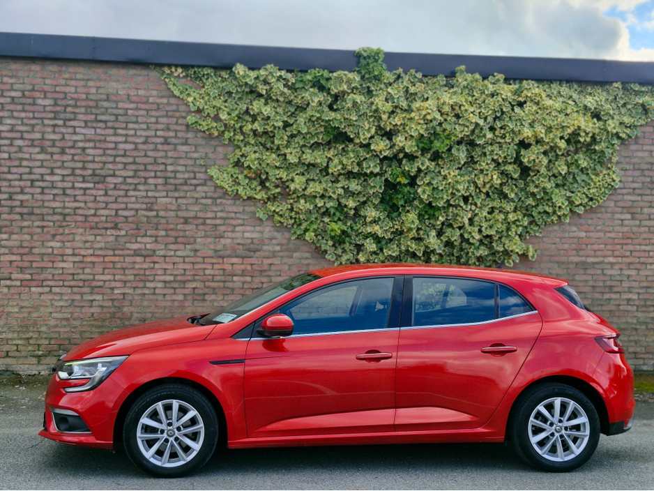 2019 Renault Megane - image 5