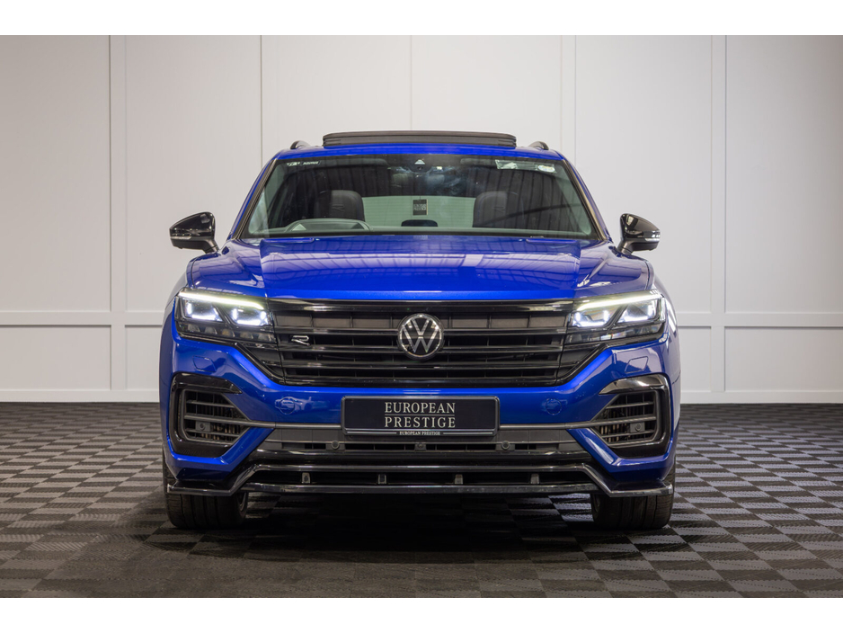 2021 Volkswagen Touareg - image 2