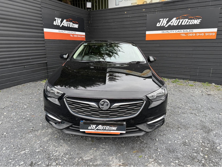 2018 Opel Insignia - image 2