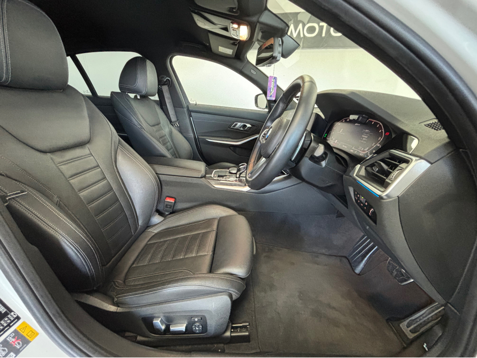 2020 BMW 3 Series - image 13