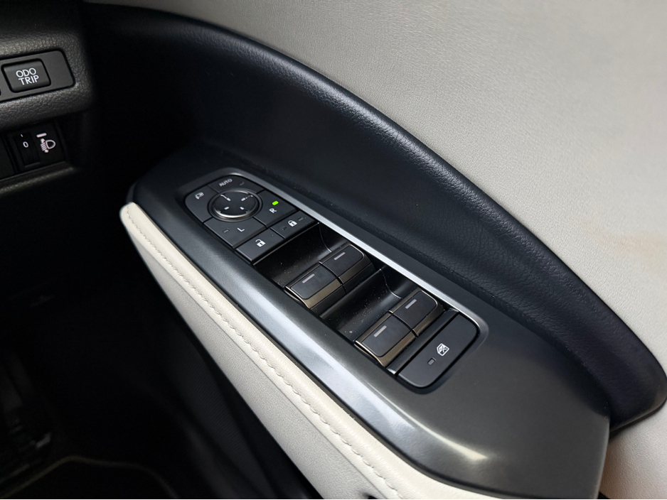 2025 Lexus LBX ***SOLD***PREMIUM SPECIFICATION//BEIGE LEATHER//IMMACULATE//HYBRID//SIMI AND AA DEALER