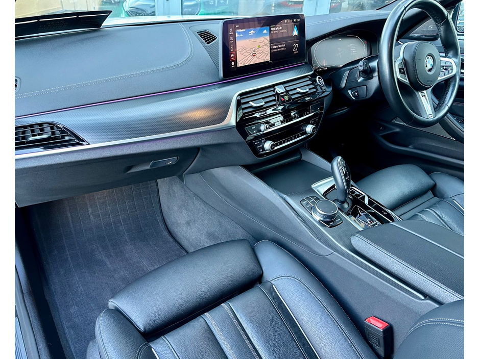 2023 BMW 5 Series - image 11