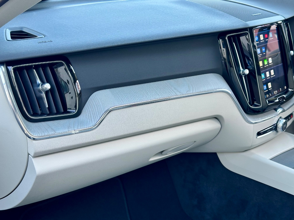 2025 Volvo XC60 - image 19