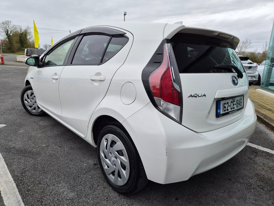 2016 Toyota Aqua - image 5