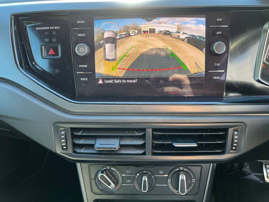 2023 Volkswagen Polo - image 5