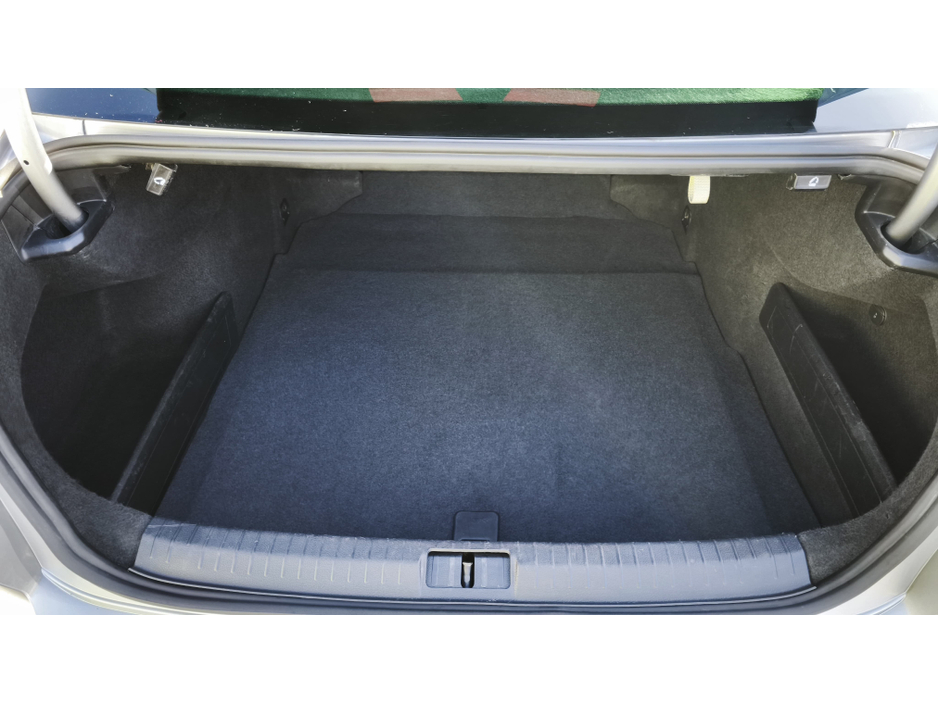 2022 Volkswagen Passat - image 12