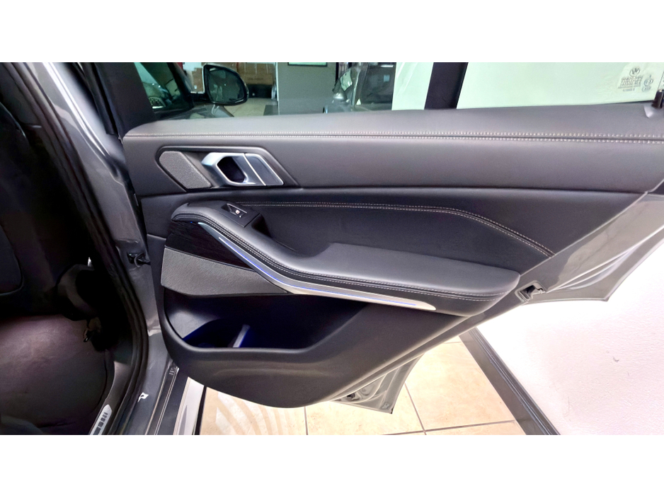 2025 BMW X5 50E MSPORT PRO €98,950