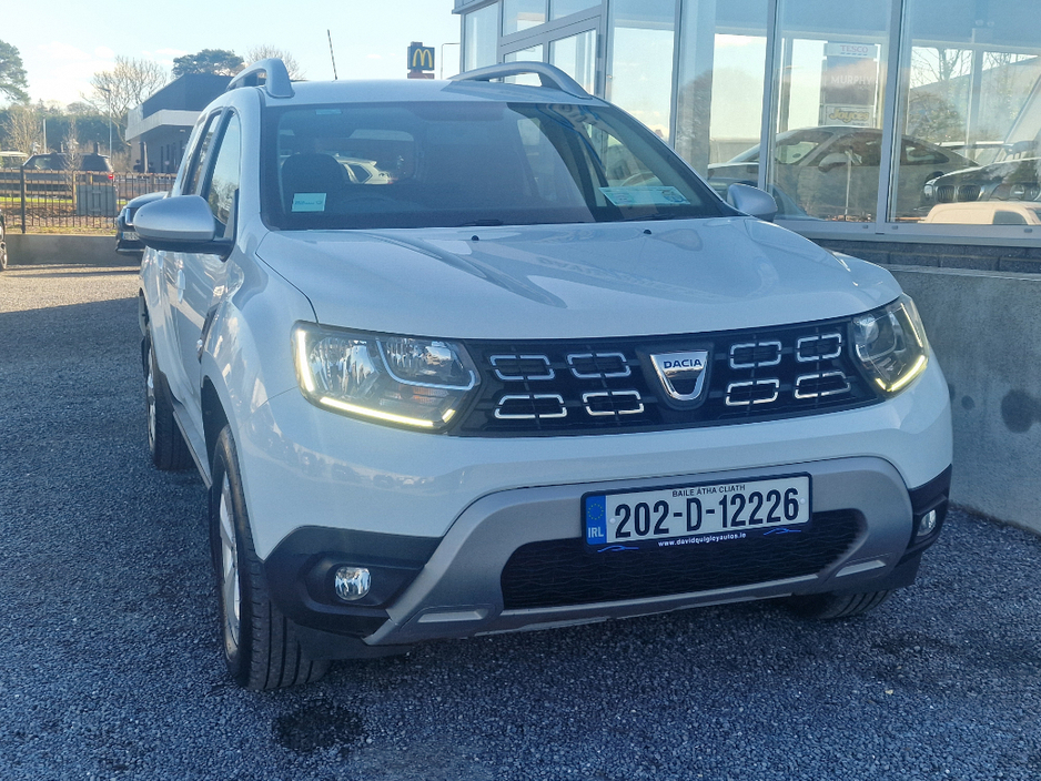 2020 Dacia Duster - image 2
