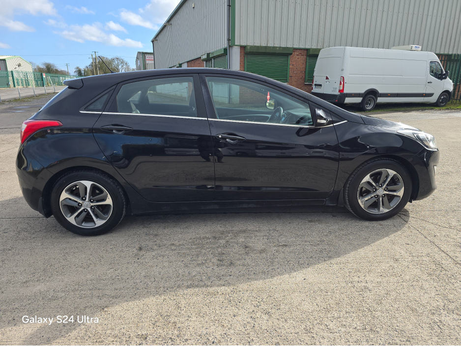 2016 Hyundai i30 - image 12