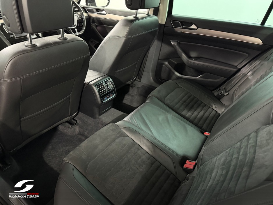 2017 Volkswagen Passat - image 14