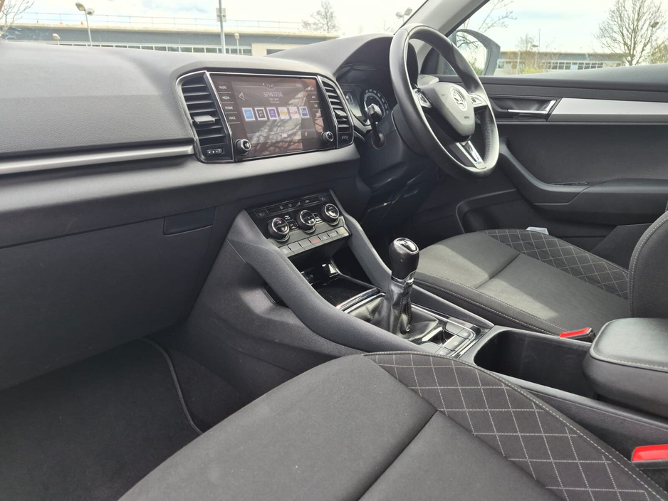 2020 Skoda Karoq - image 9
