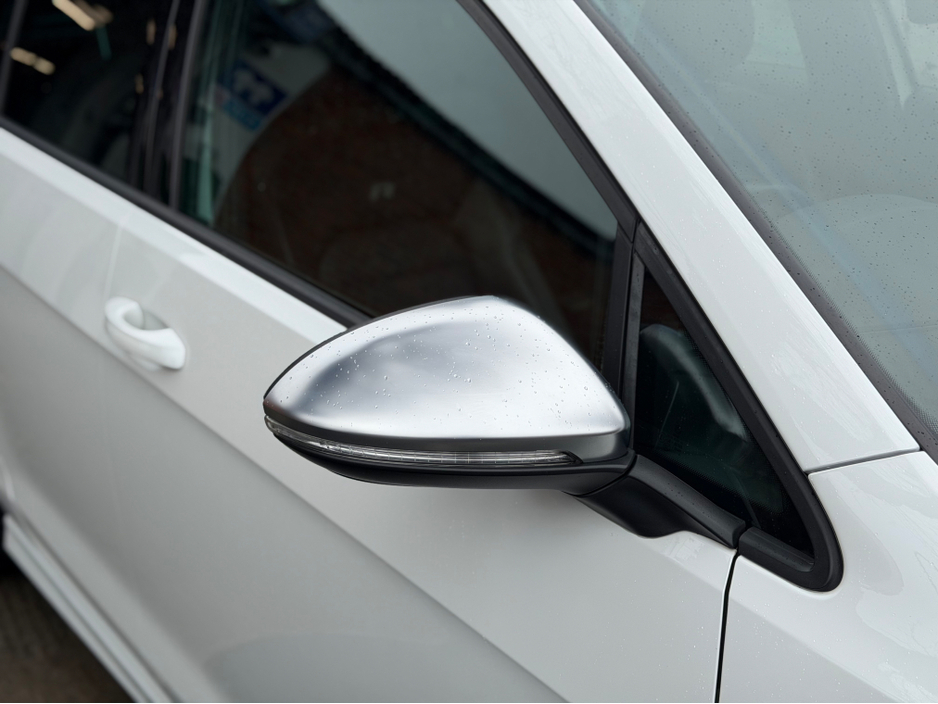 2016 Volkswagen Golf - image 17