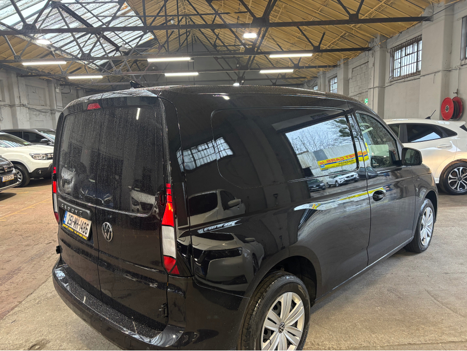 2025 Volkswagen Caddy - image 3