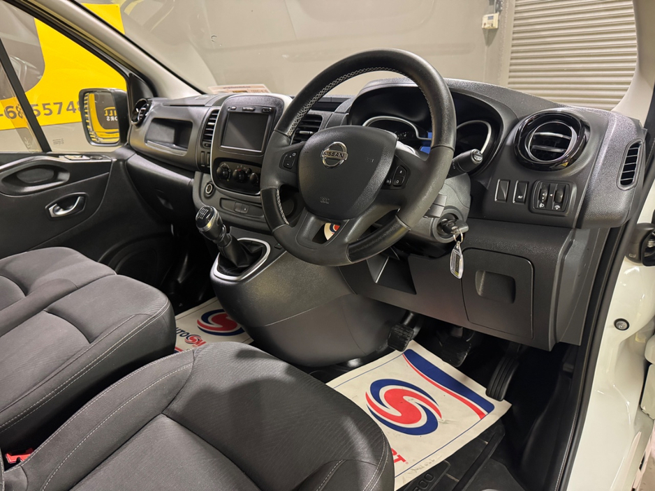 2020 Nissan NV300 - image 8